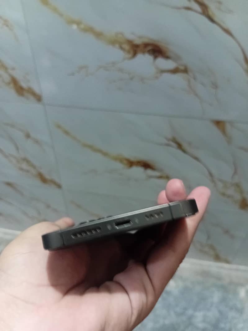 Apple iPhone 13 Pro Max 2