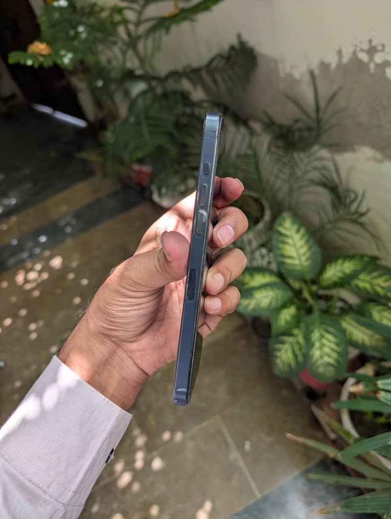 Apple iPhone 15 Pro Max 2