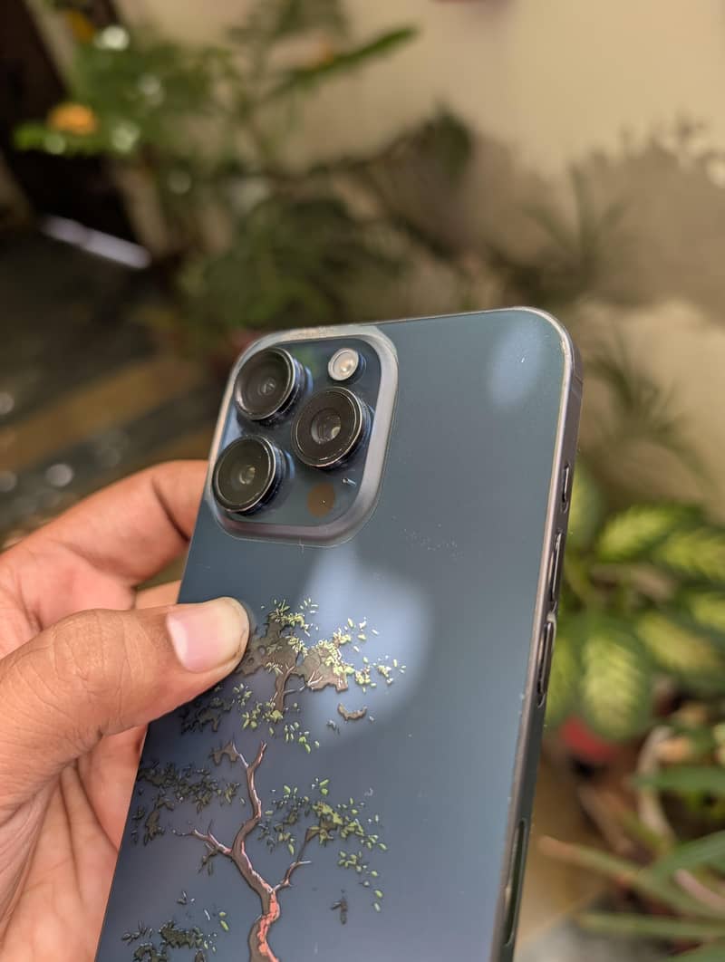 Apple iPhone 15 Pro Max 3