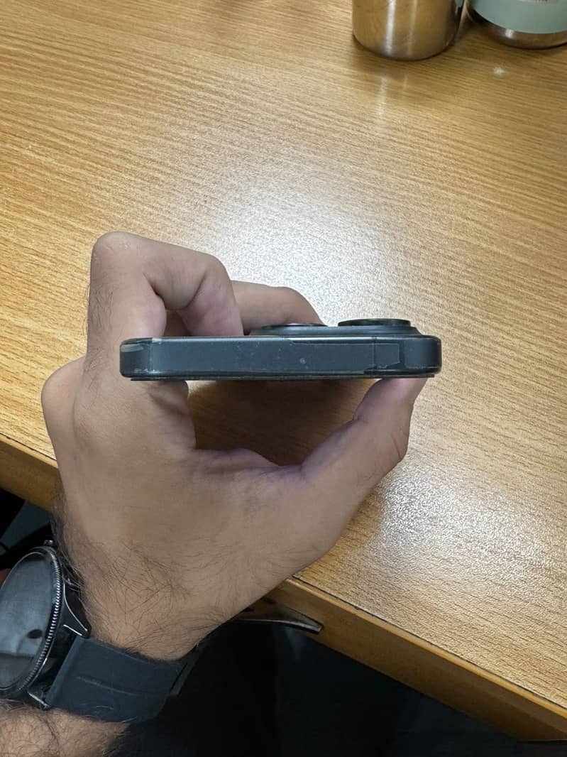 Apple iPhone 15 Pro 2