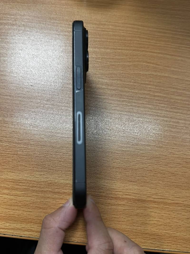 Apple iPhone 15 Pro 4
