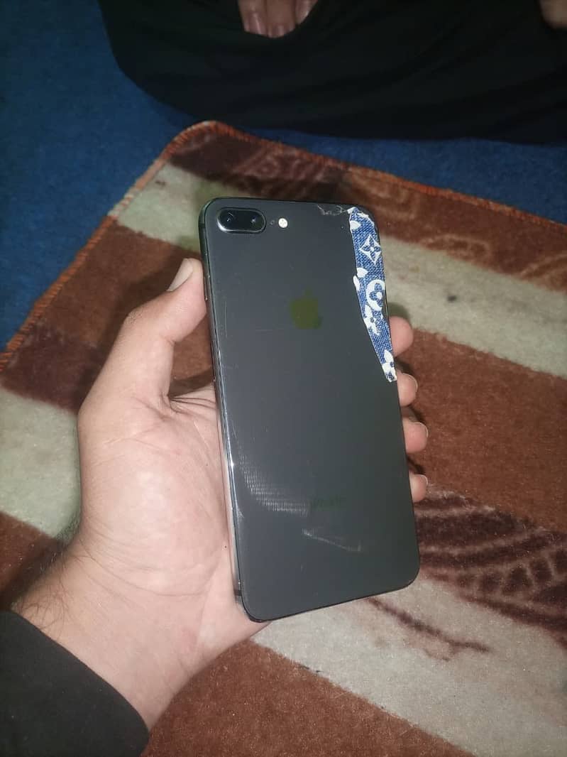 Apple iPhone 8 Plus 0