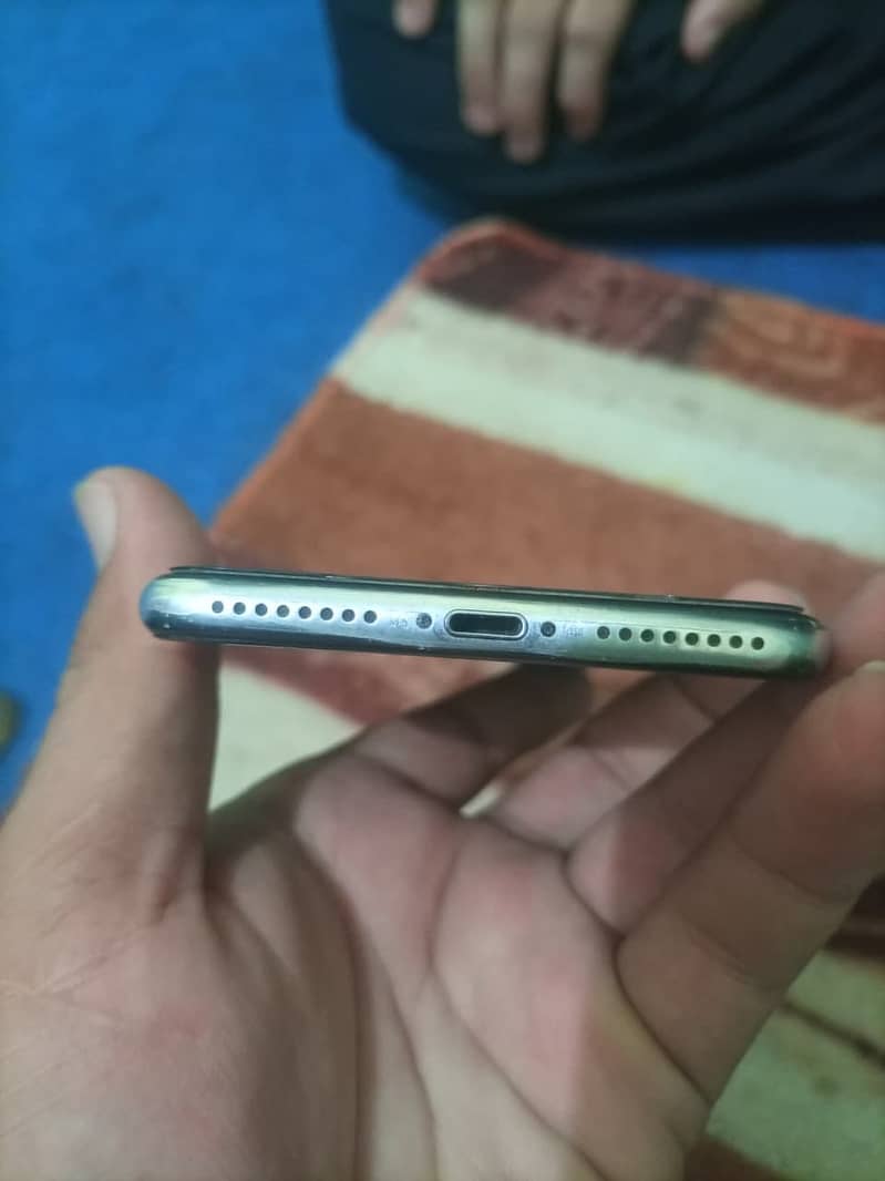 Apple iPhone 8 Plus 3