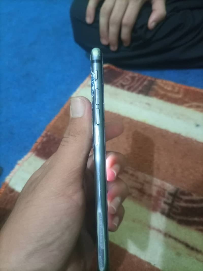 Apple iPhone 8 Plus 5