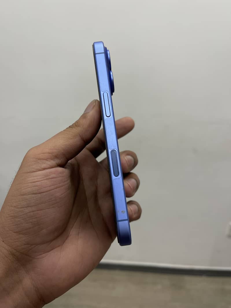 Apple iPhone 16 3