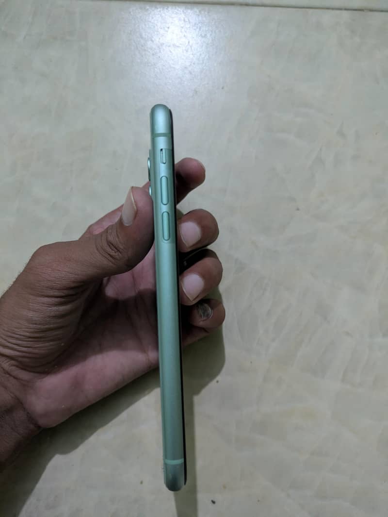 Apple iPhone 11 3