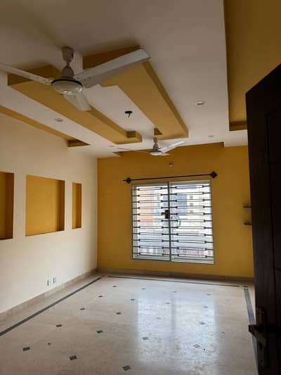 7 Marla 3beds first Middle floor available for rent