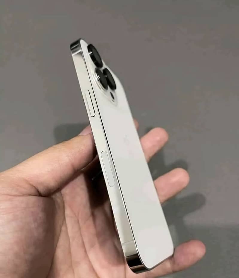Apple iPhone 13 Pro 2