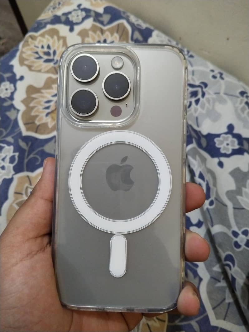Apple iPhone 15 Pro 0