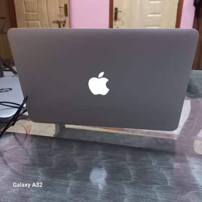 apple Mac book air 10/9.5 condition