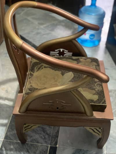 2 coffee chairs