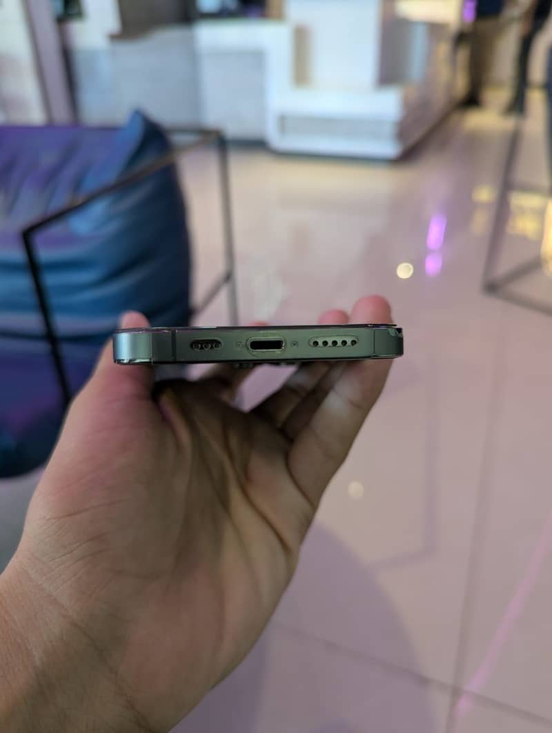 Apple iPhone 13 Pro 2