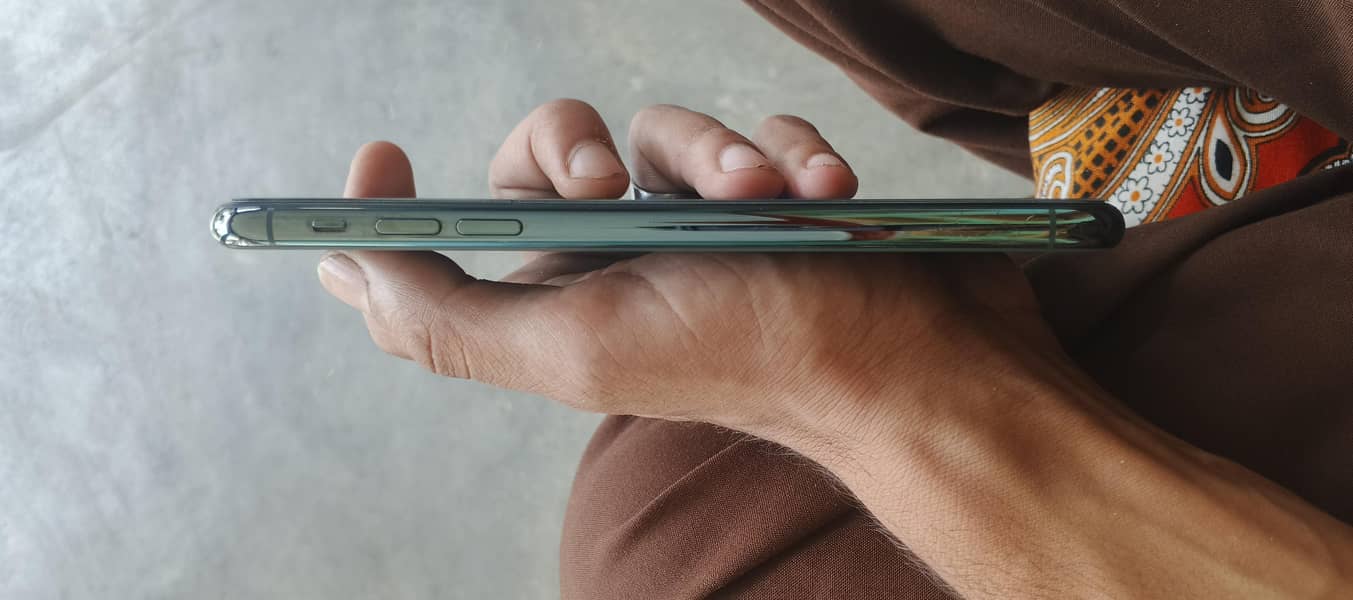 Apple iPhone 11 Pro Max 3