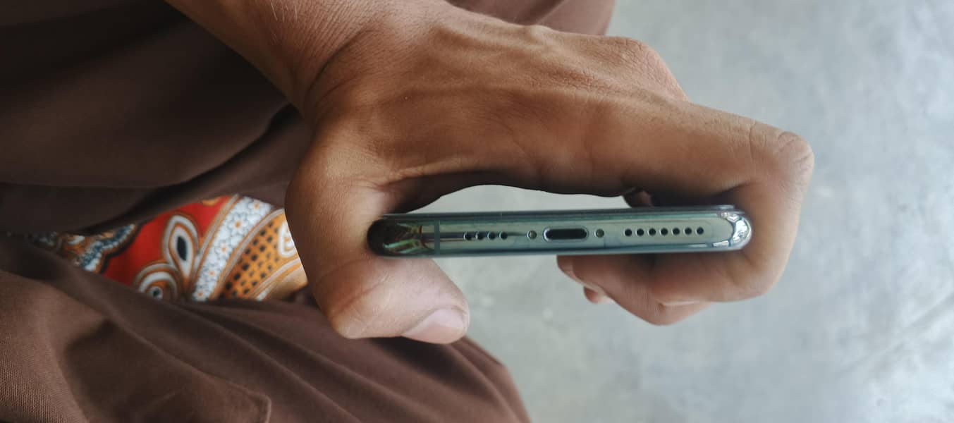 Apple iPhone 11 Pro Max 5