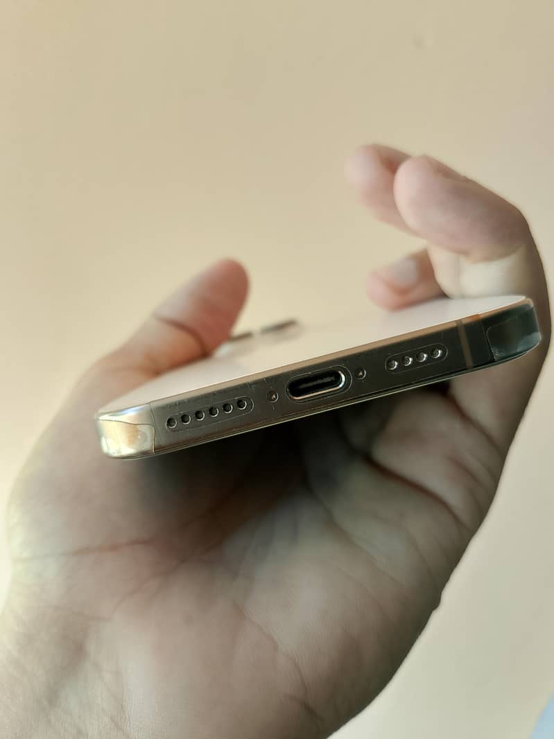 Apple iPhone 16 Pro Max 2