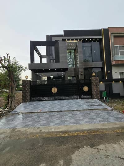 8 Marla House Available For Sale