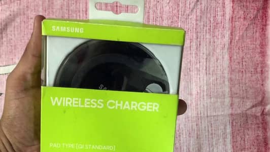 SAMSUNG WIRELESS DESKTOP CHARGER URGENT SALE