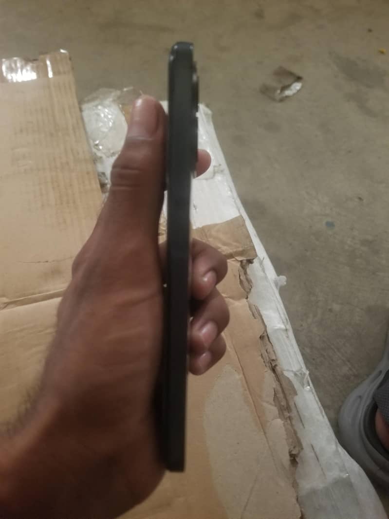 Realme C35 6