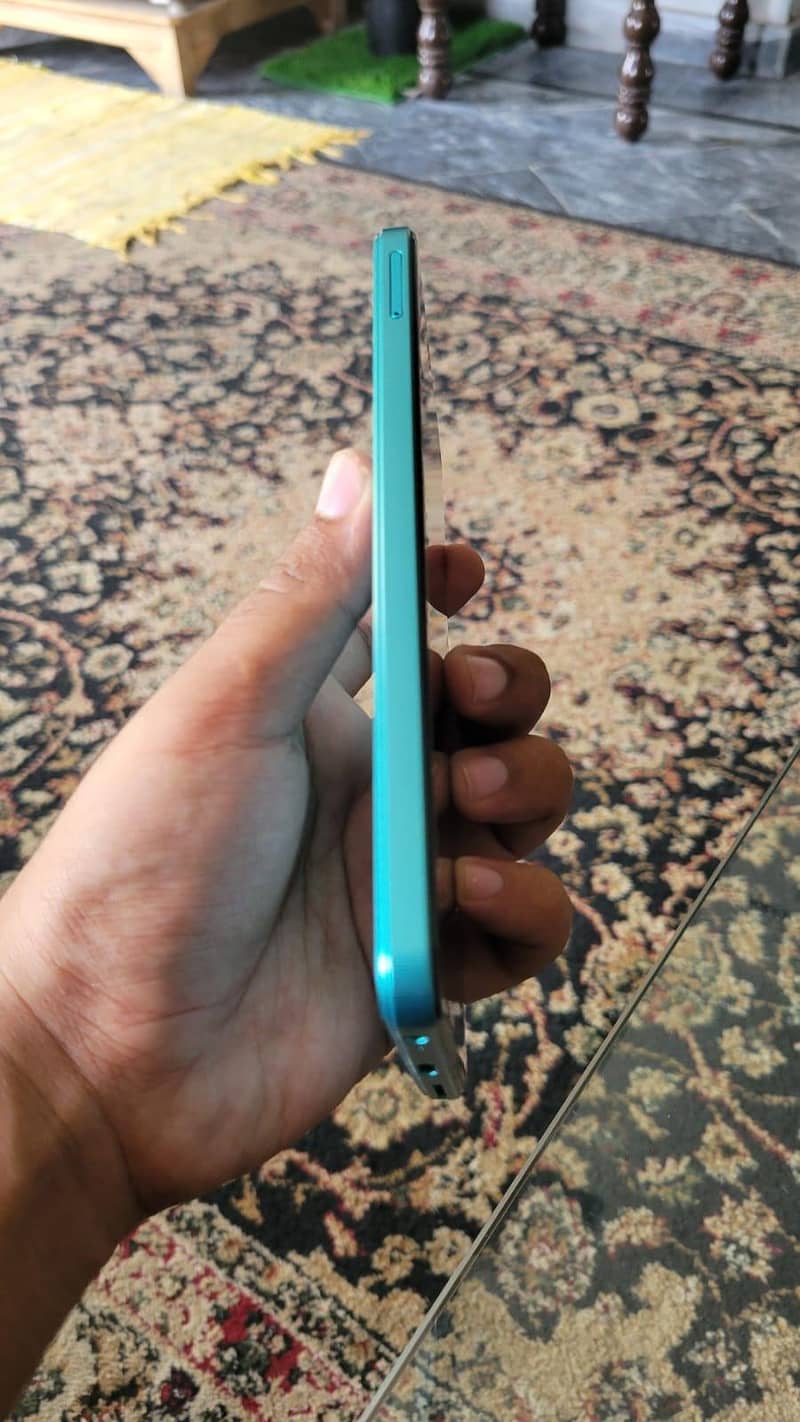 HMD Aura 2 2