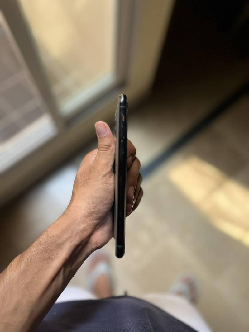 Apple iPhone 11 Pro Max 2
