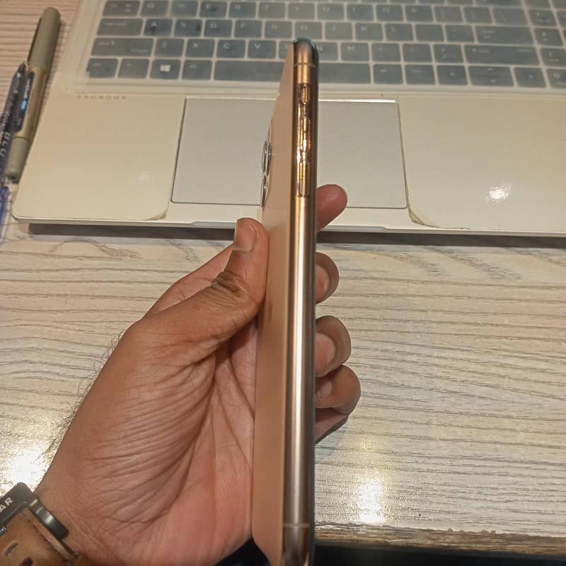Apple iPhone 11 Pro Max 3