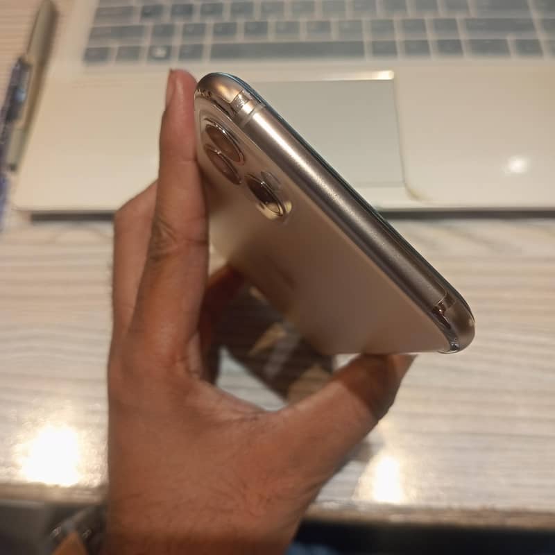Apple iPhone 11 Pro Max 6