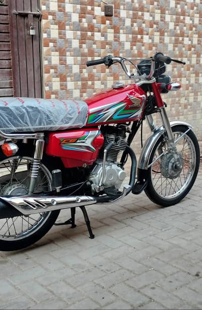 Honda CG-125. . . {2023} Karachi Number. . . . . 0303/0255582