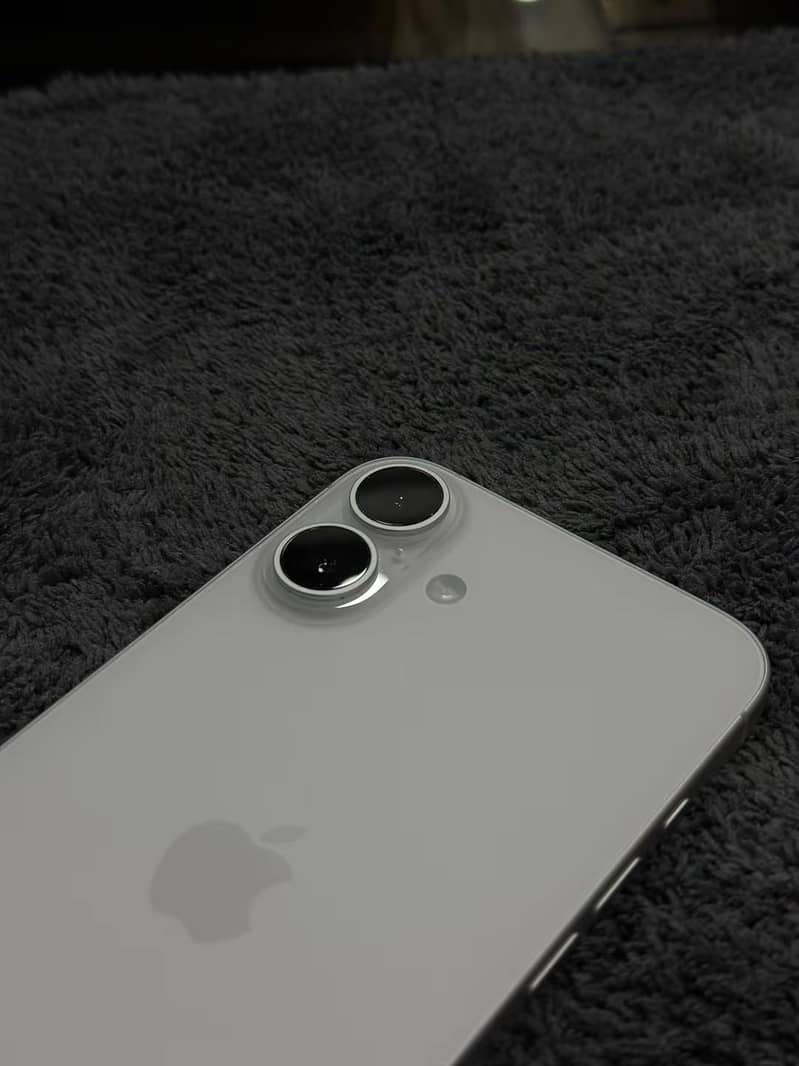 iPhone 16 Plus 0