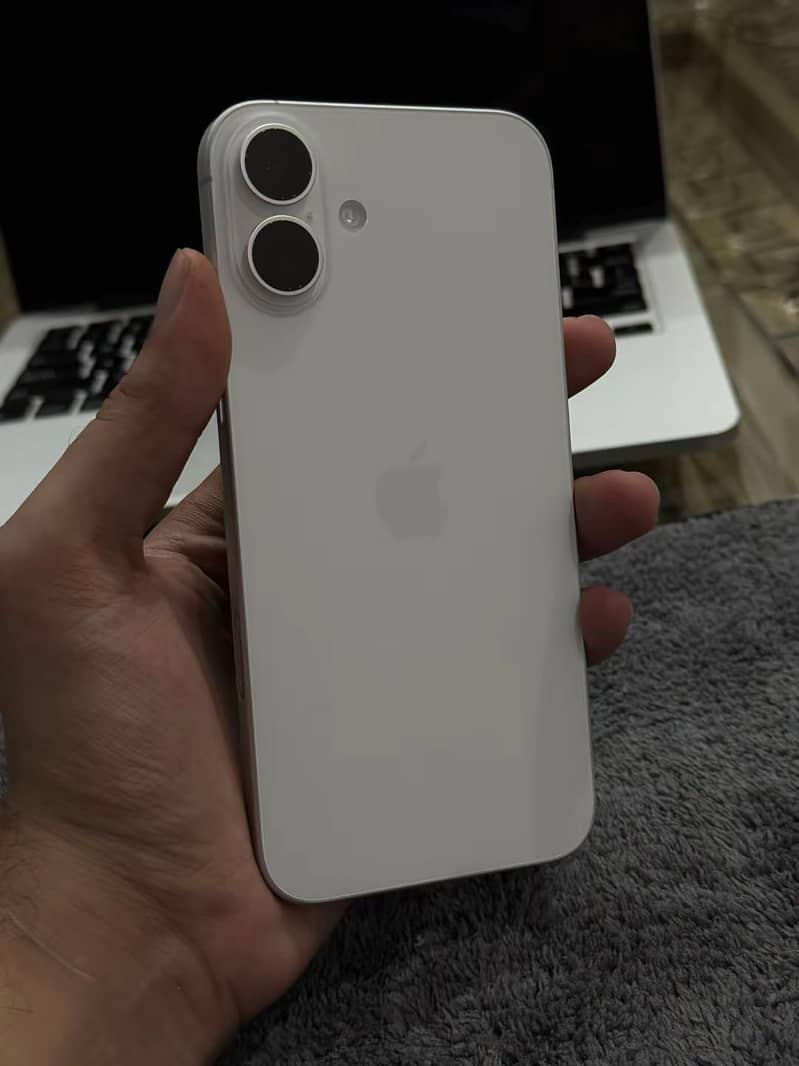 iPhone 16 Plus 1