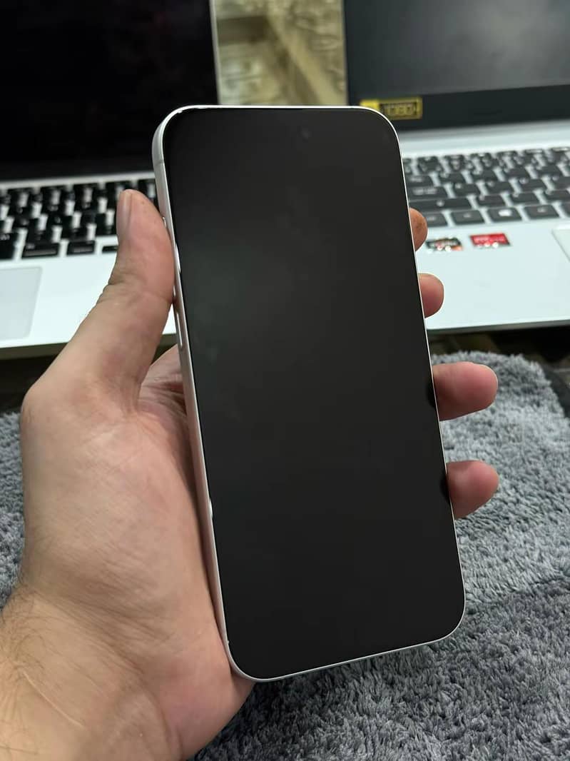 iPhone 16 Plus 9