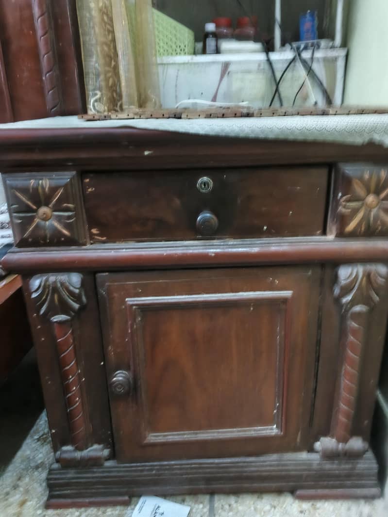 Double bed side table showkess dressing 7