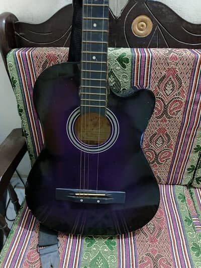 guitar available hai jis ko chaye contact kry