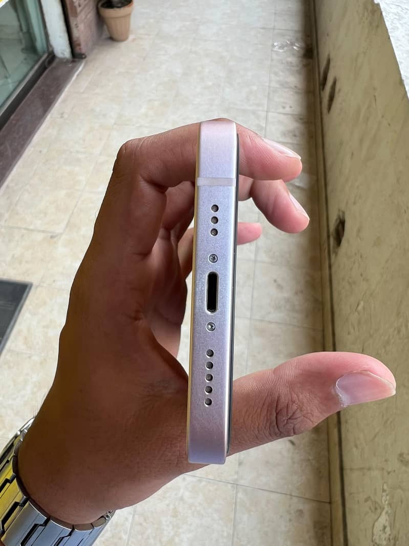 Apple iPhone 13 lush condition 1