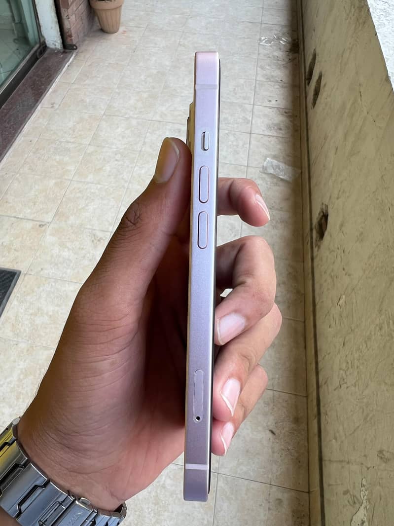 Apple iPhone 13 lush condition 2