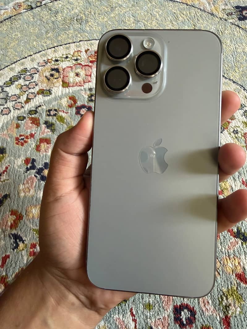 Apple iPhone 15 Pro Max 1