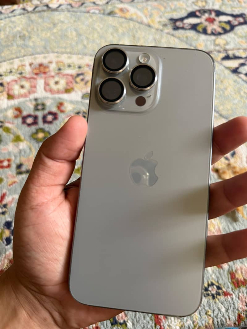 Apple iPhone 15 Pro Max 3