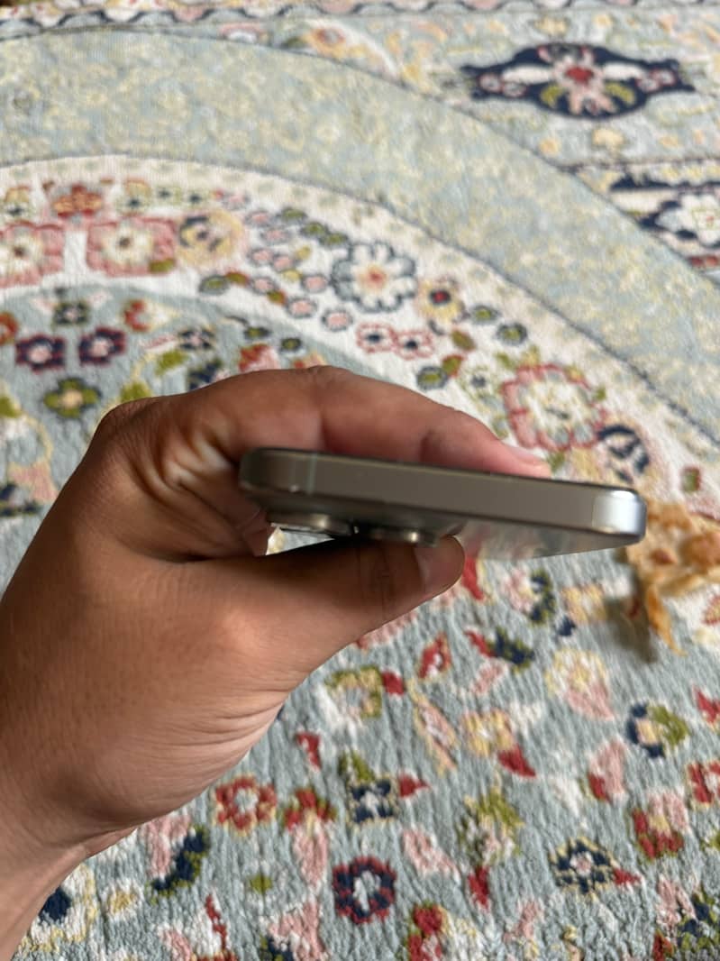 Apple iPhone 15 Pro Max 6