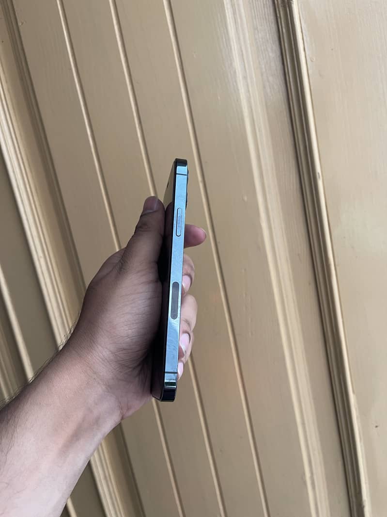 Apple iPhone 12 Pro 2
