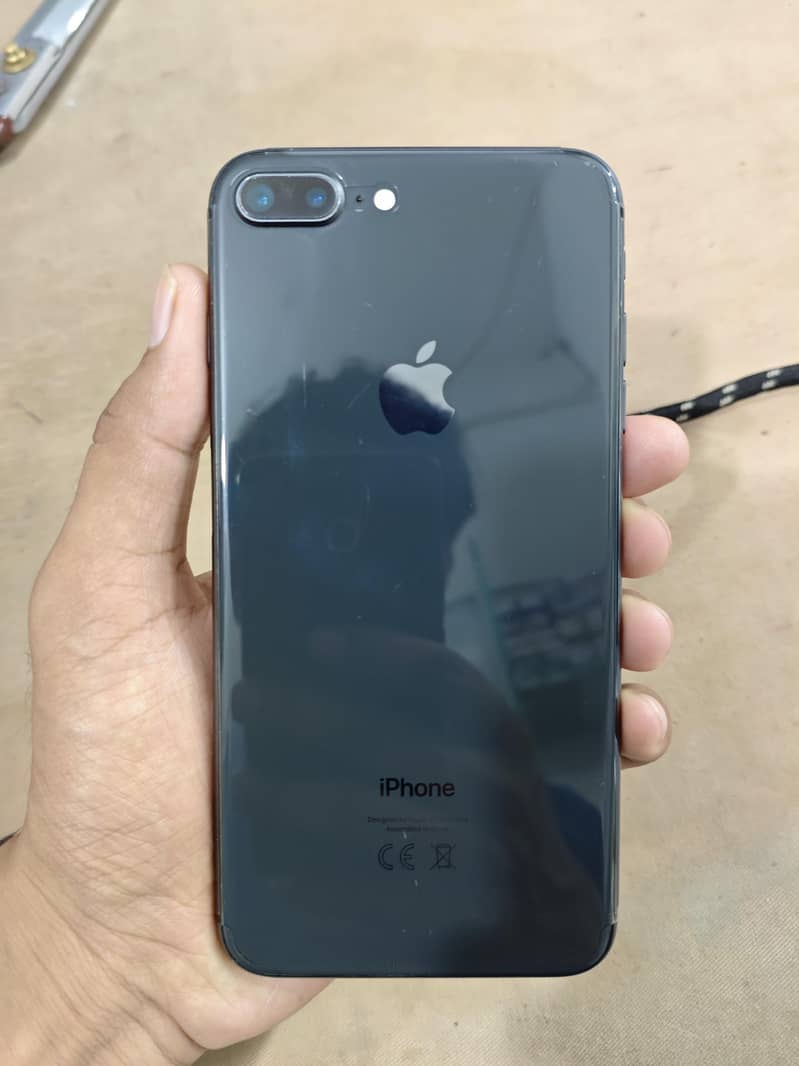 Apple iPhone 8 Plus 1