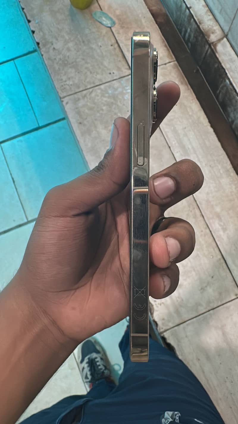 Apple iPhone 13 Pro 1