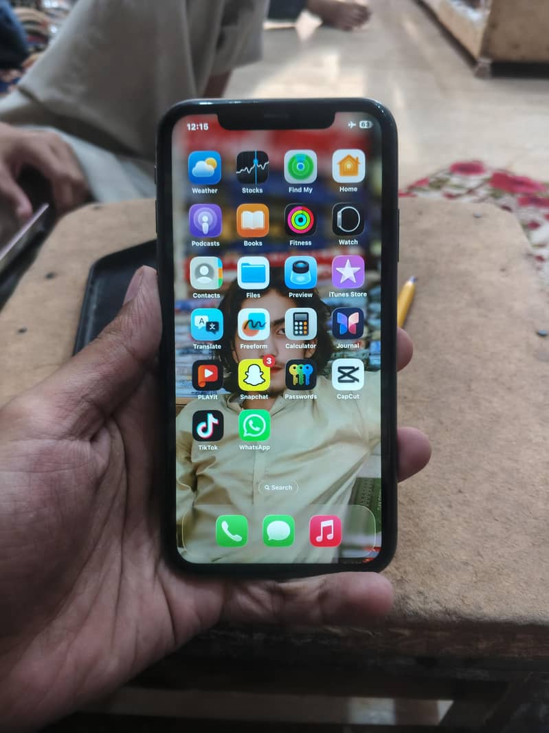 Apple iPhone 11 3