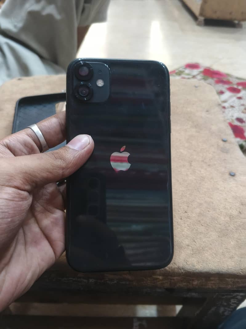 Apple iPhone 11 4