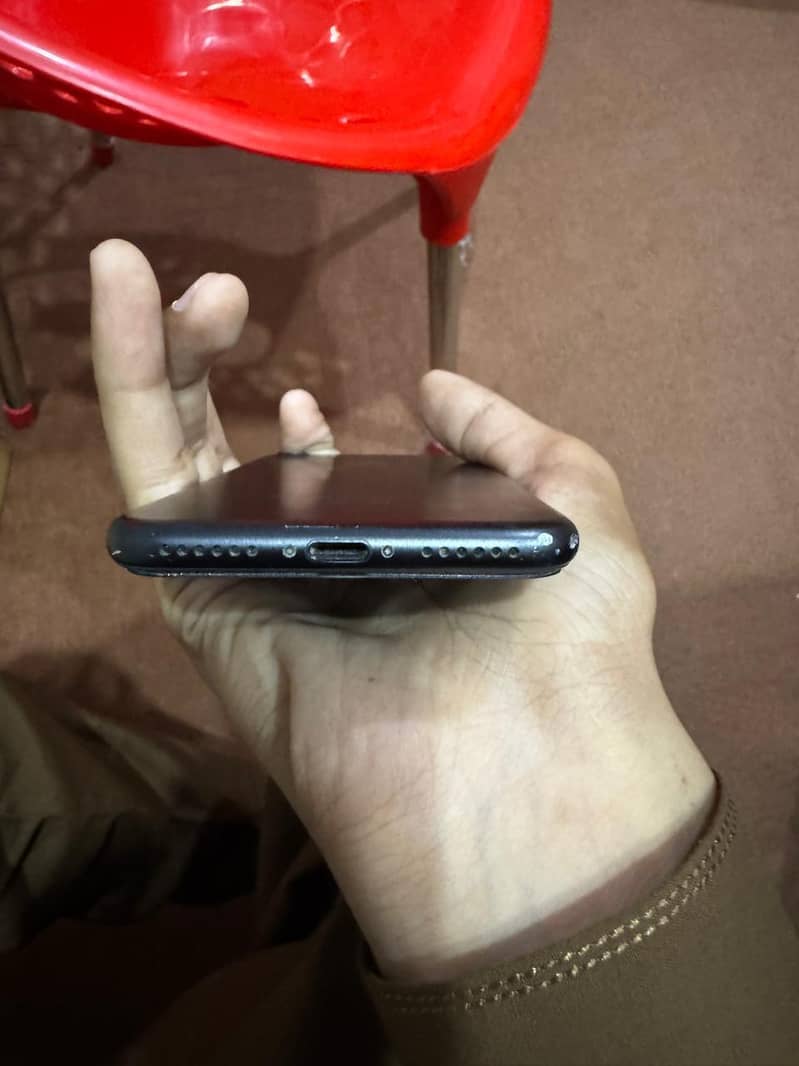 Apple iPhone 7 3
