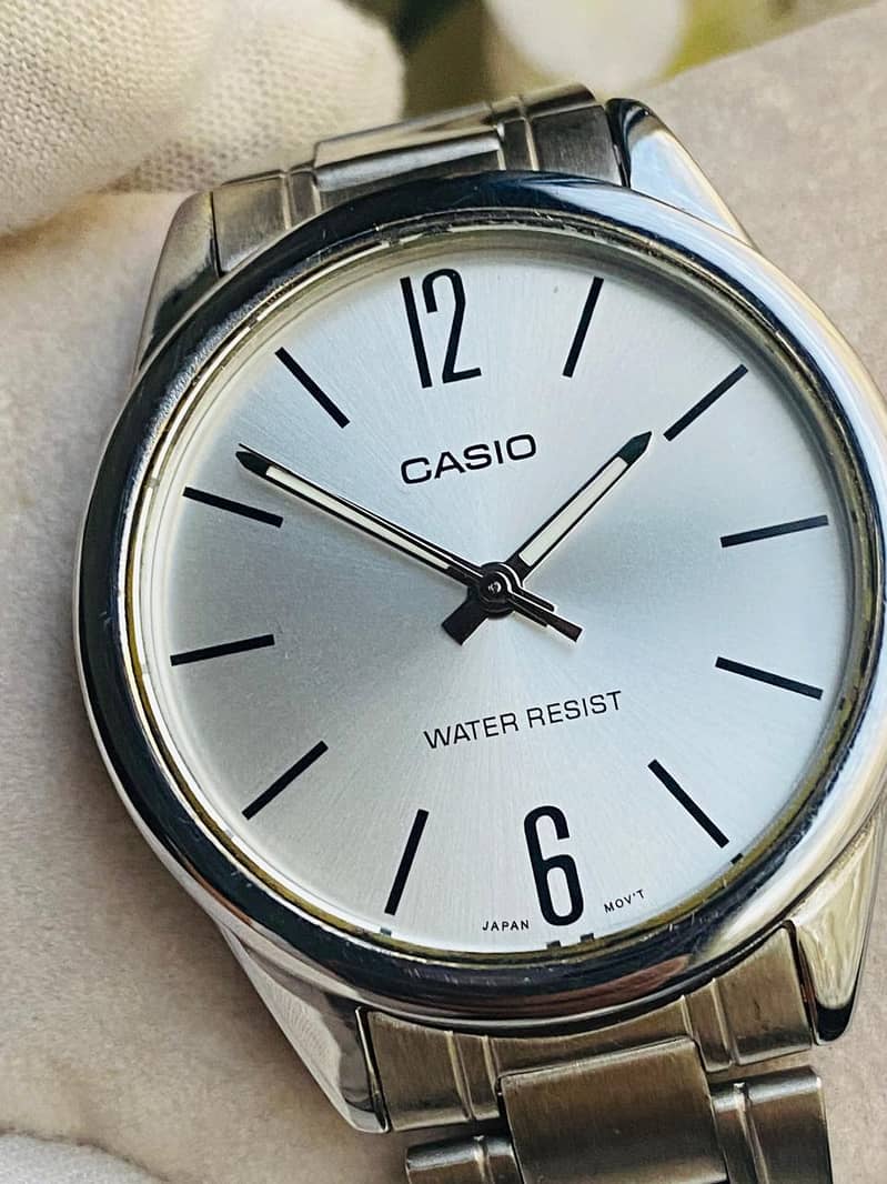 Casio Quartz watch 5