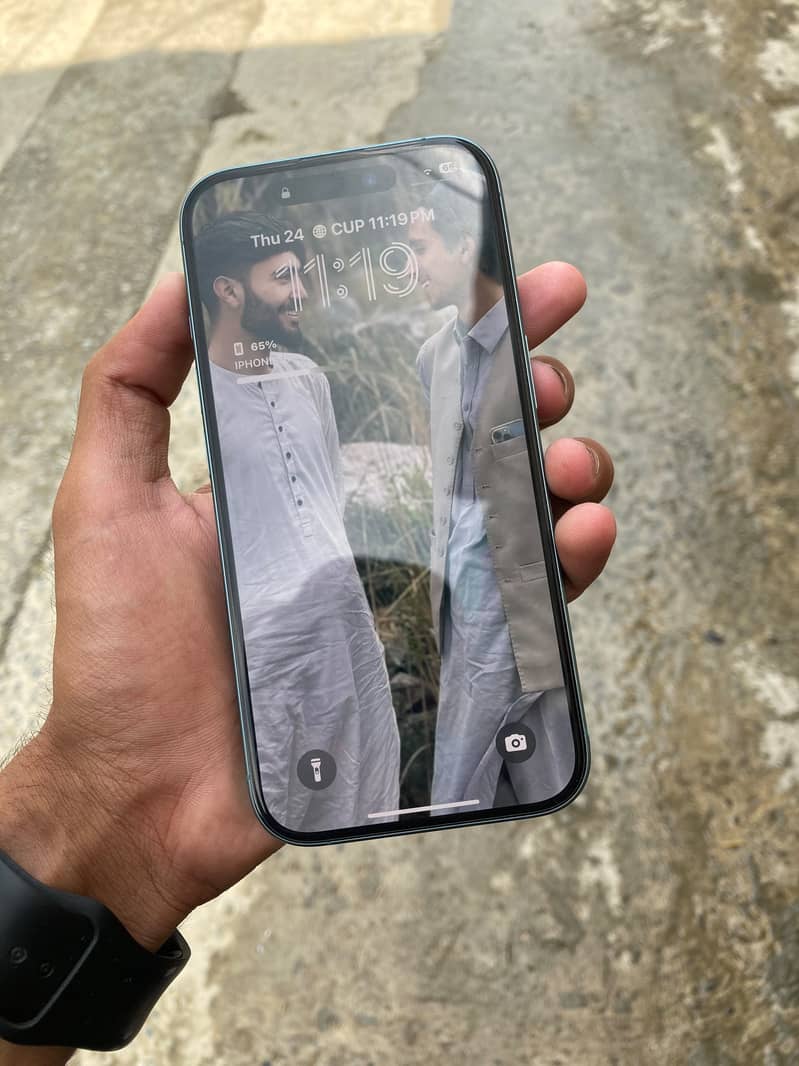 Apple iPhone 16 1