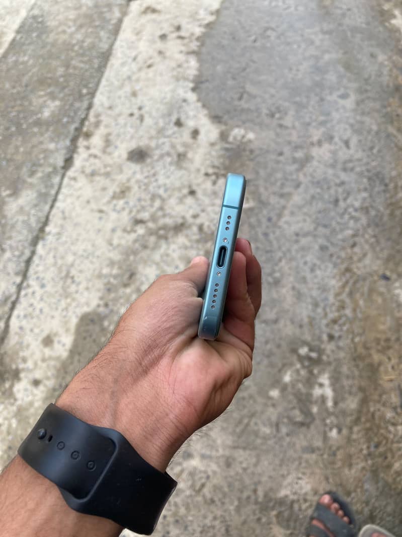 Apple iPhone 16 7