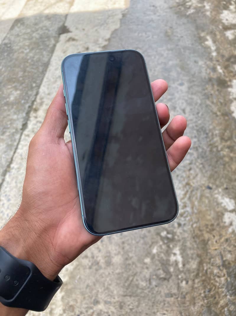 Apple iPhone 16 10