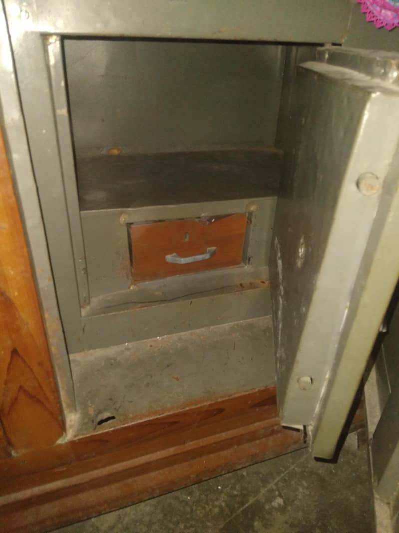 Iron wardrobe 2