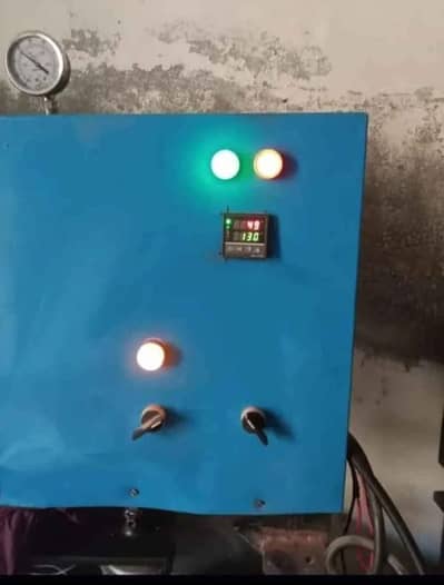 Disposable plates machine