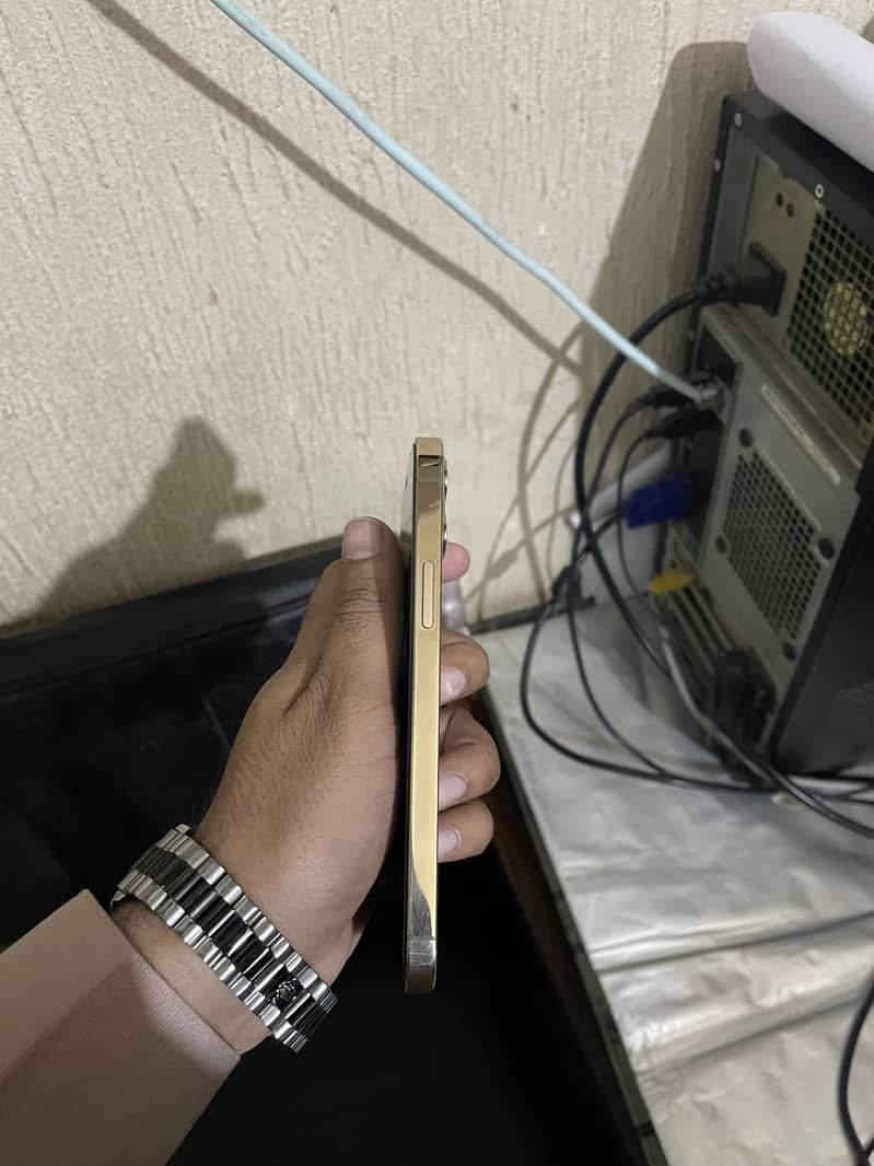 Apple iPhone 12 Pro 1